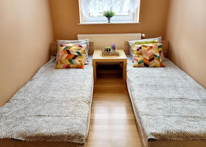 Tanie Spanie Przy Targach Poznanskich - Zameldowanie Bezobslugowe- Posen