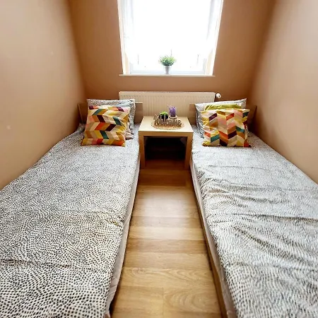 Tanie Spanie Przy Targach Poznanskich - Zameldowanie Bezobslugowe- Poznan
