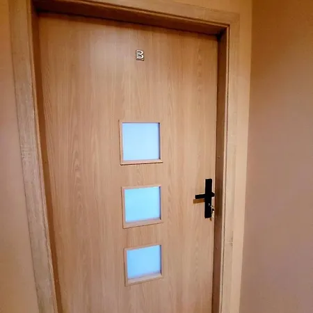 Tanie Spanie Przy Targach Poznanskich - Zameldowanie Bezobslugowe- Alloggio in famiglia