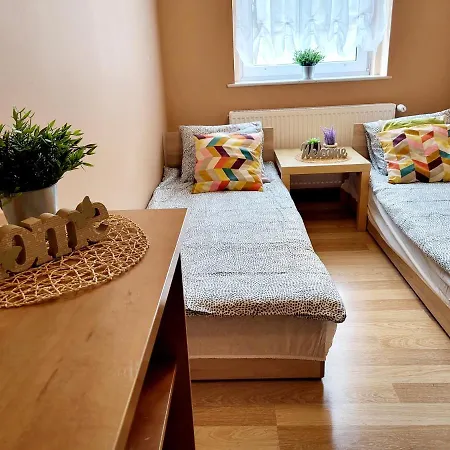 Tanie Spanie Przy Targach Poznanskich - Zameldowanie Bezobslugowe- *