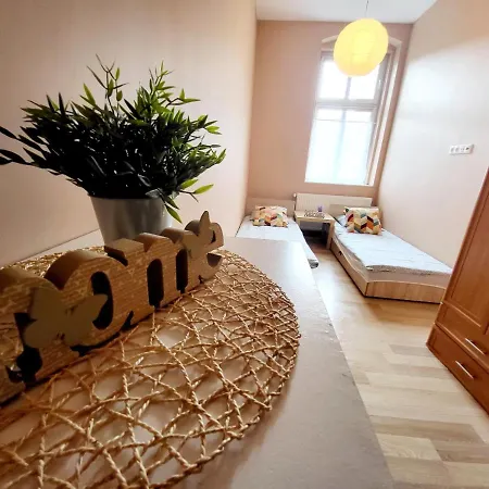 Tanie Spanie Przy Targach Poznanskich - Zameldowanie Bezobslugowe- Alloggio in famiglia Poznań