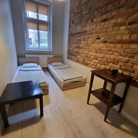 Tanie Spanie Przy Targach Poznanskich - Zameldowanie Bezobslugowe- Alloggio in famiglia