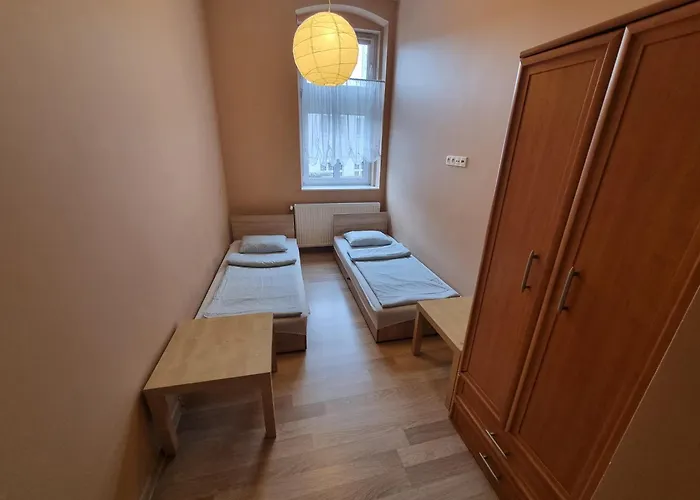 Tanie Spanie Przy Targach Poznanskich - Zameldowanie Bezobslugowe- Poznaň